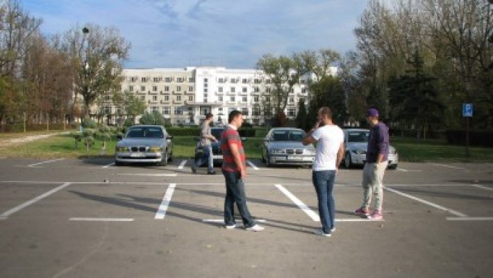 Membrii clubului BMW Constanţa au făcut paradă cu maşini în Mamaia